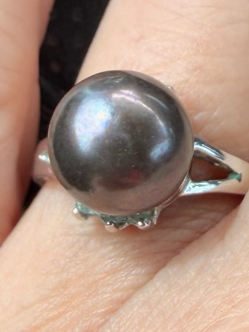 White gold plated  with Tahitian Oearl Ring